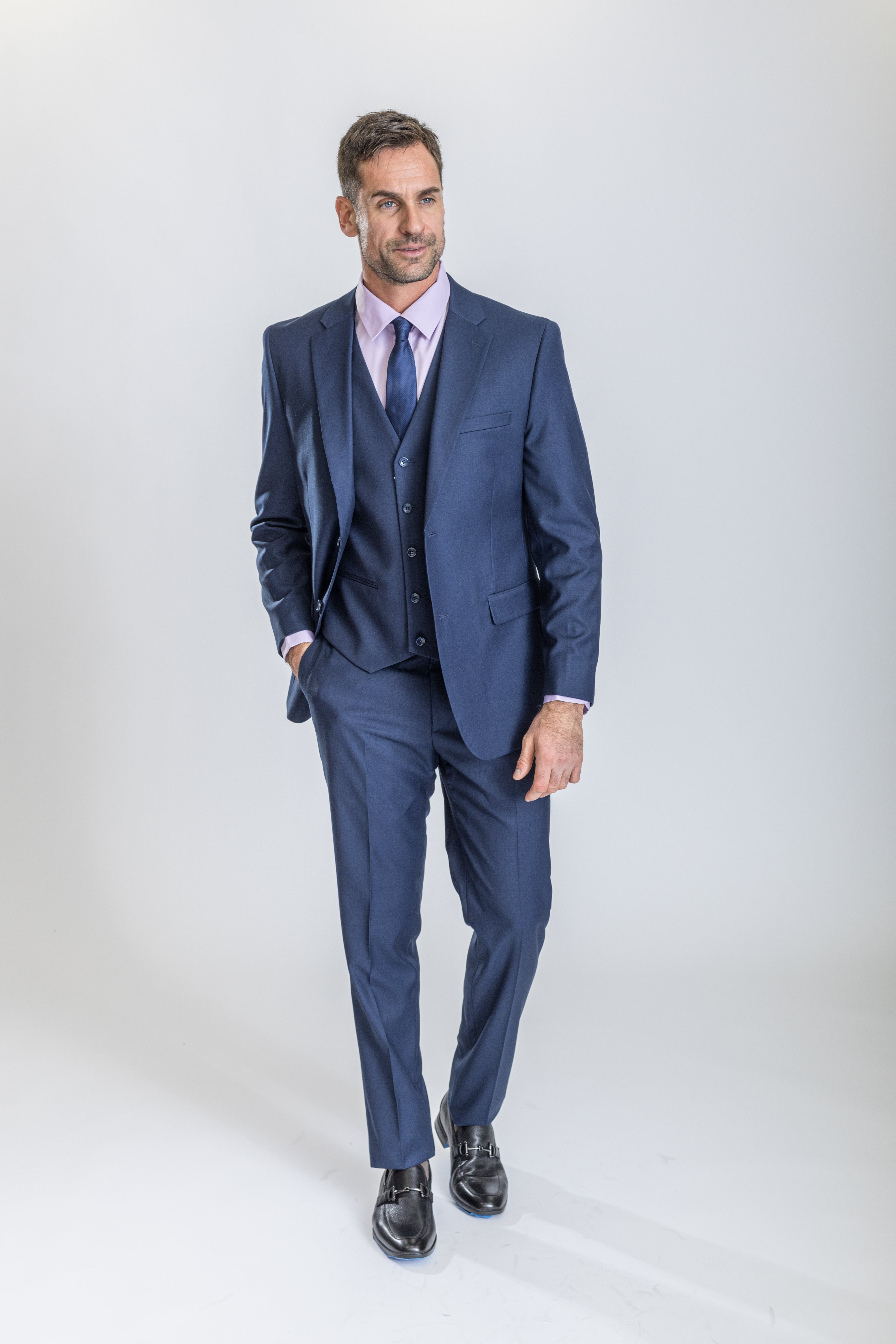 New Caravelli Midnight Blue 3 Piece Slim Fit Suit with Vest 46 / 40W / LONG New Caravelli Midnight Blue 3 Piece Slim Fit Suit with Vest 46 / 40W / LONG